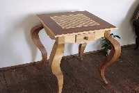Klasicisní stolek